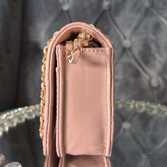 Badgley Mischka crossbody in vegan leather NWT - Picture 5 of 9